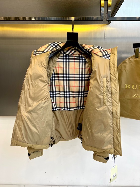 Burberry Down Vest Knitted Hooded 50
