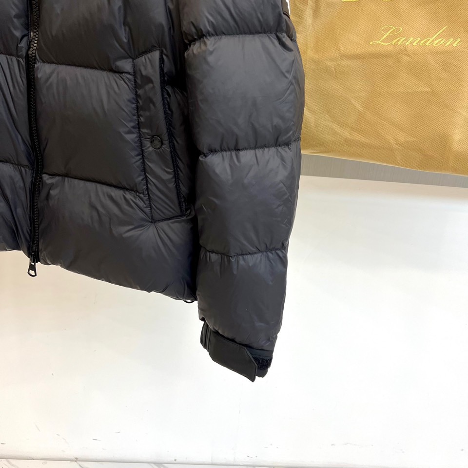 Burberry Down Vest Knitted Hooded 50