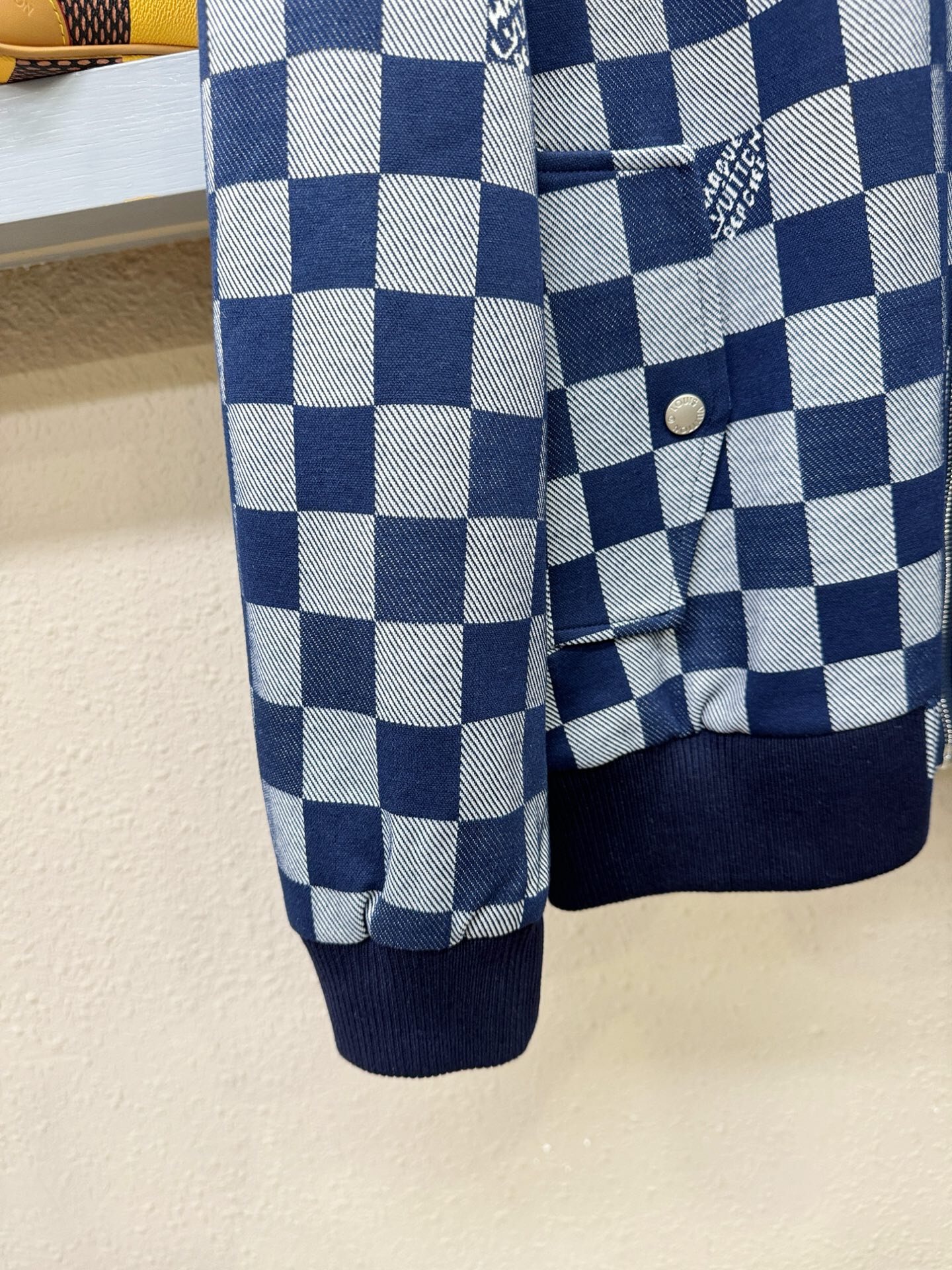 Louis Vuitton Basic Clothing L