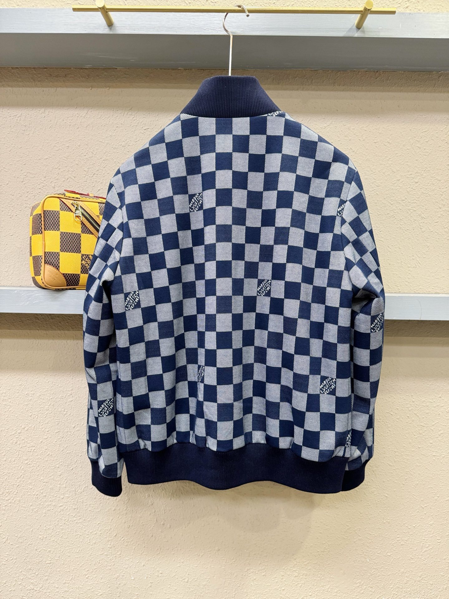 Louis Vuitton Basic Clothing L