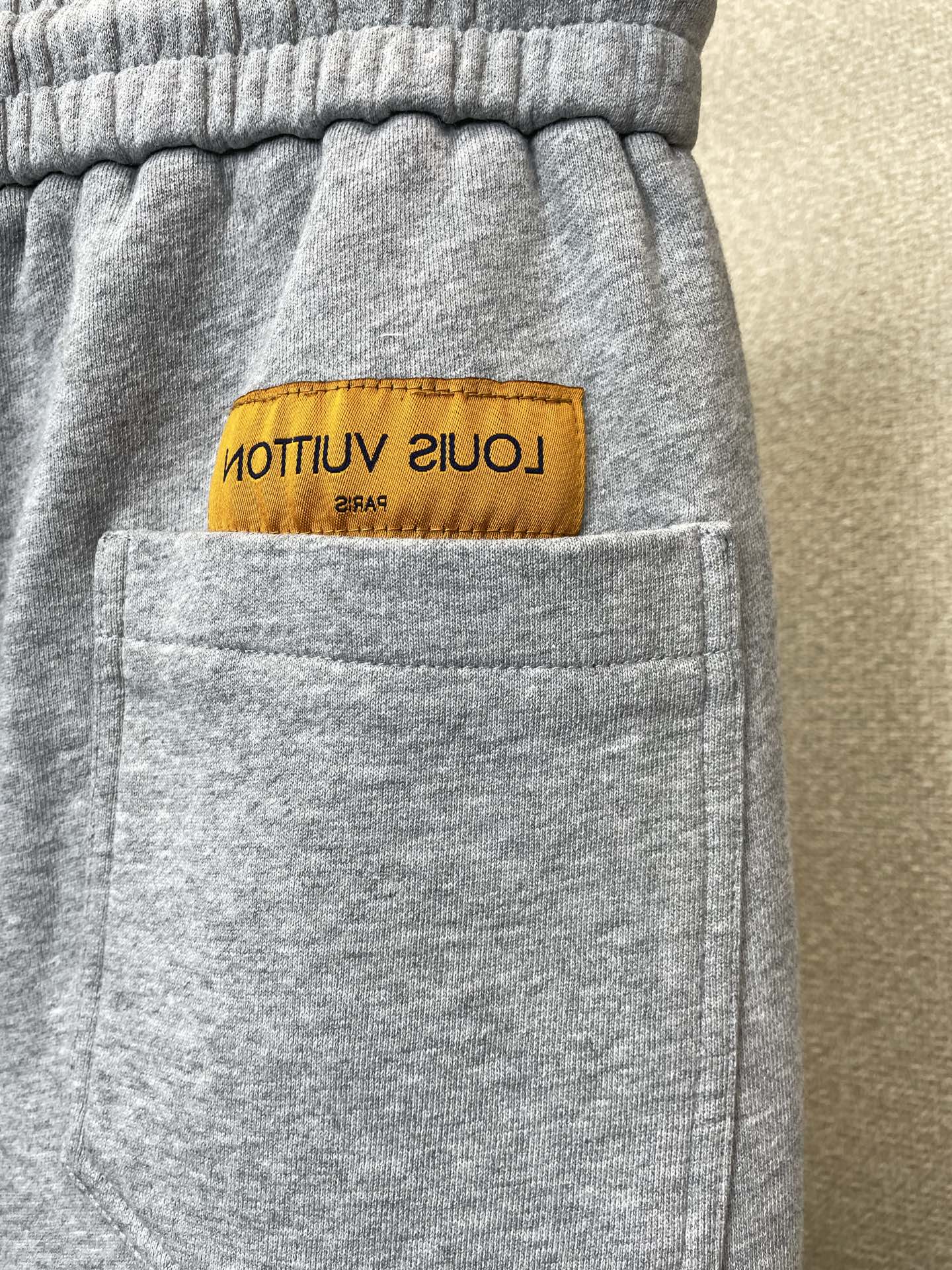 Louis Vuitton Basic Clothing S-m-l-xl