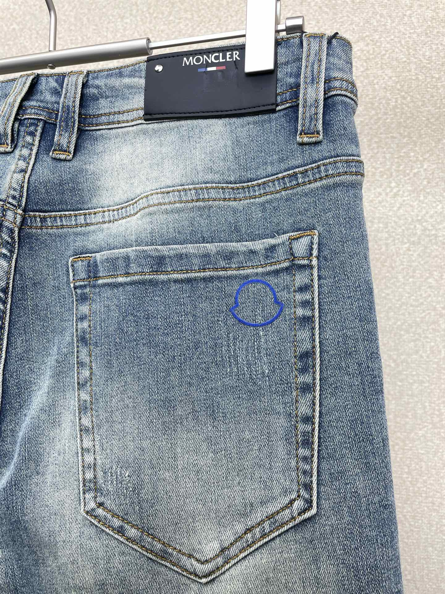 Moncler Jeans M-l