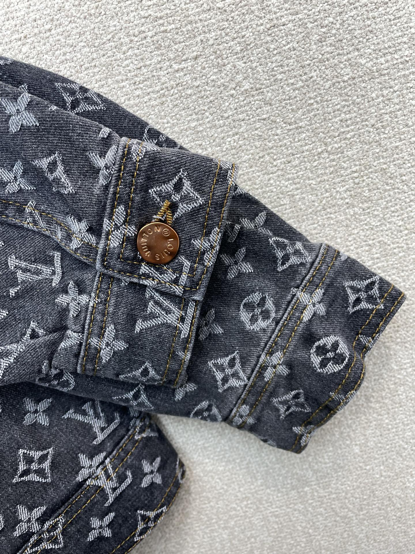 Louis Vuitton Basic Clothing S-m-l-xl
