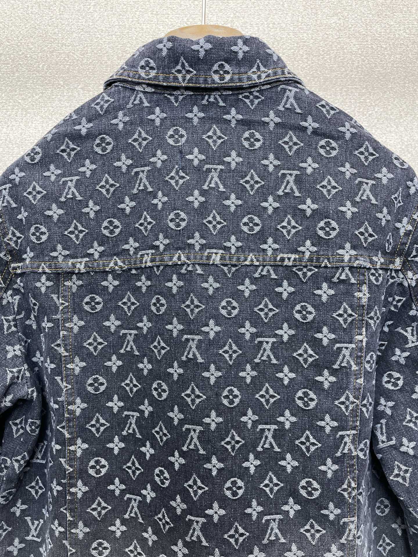 Louis Vuitton Basic Clothing S-m-l-xl