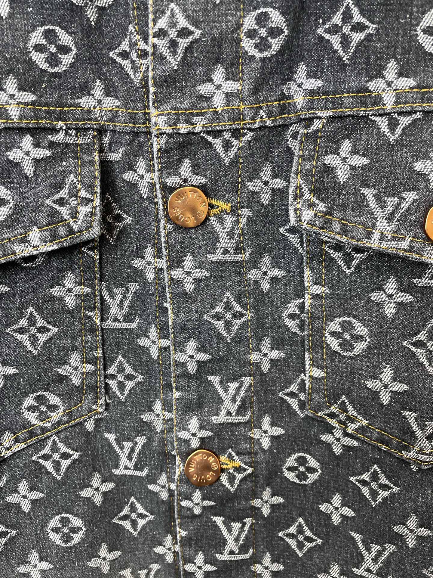 Louis Vuitton Basic Clothing S-m-l-xl