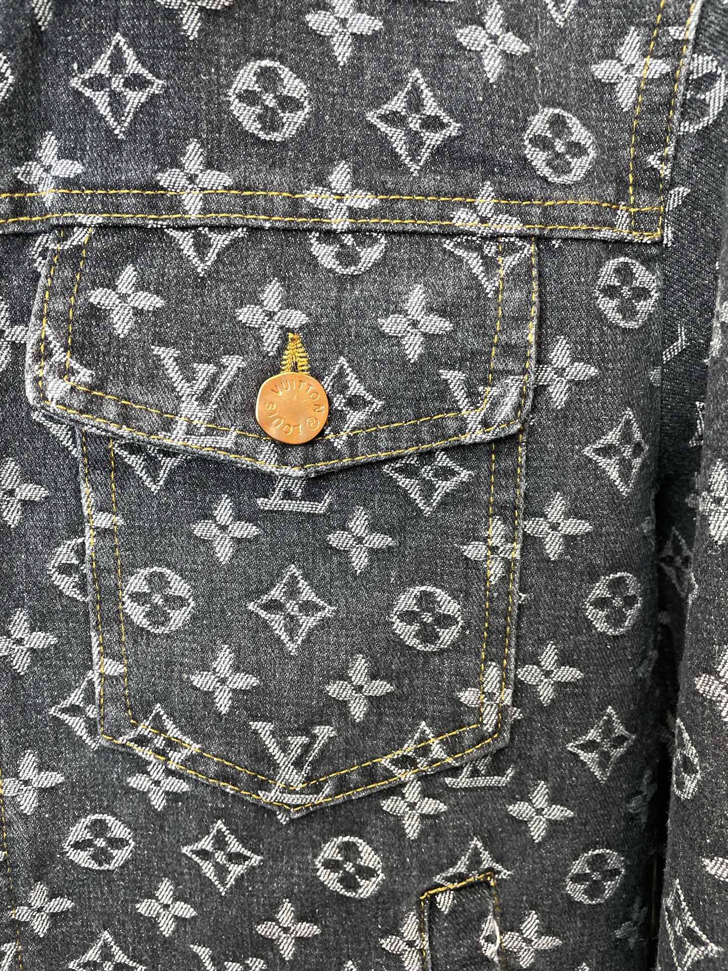 Louis Vuitton Basic Clothing S-m-l-xl