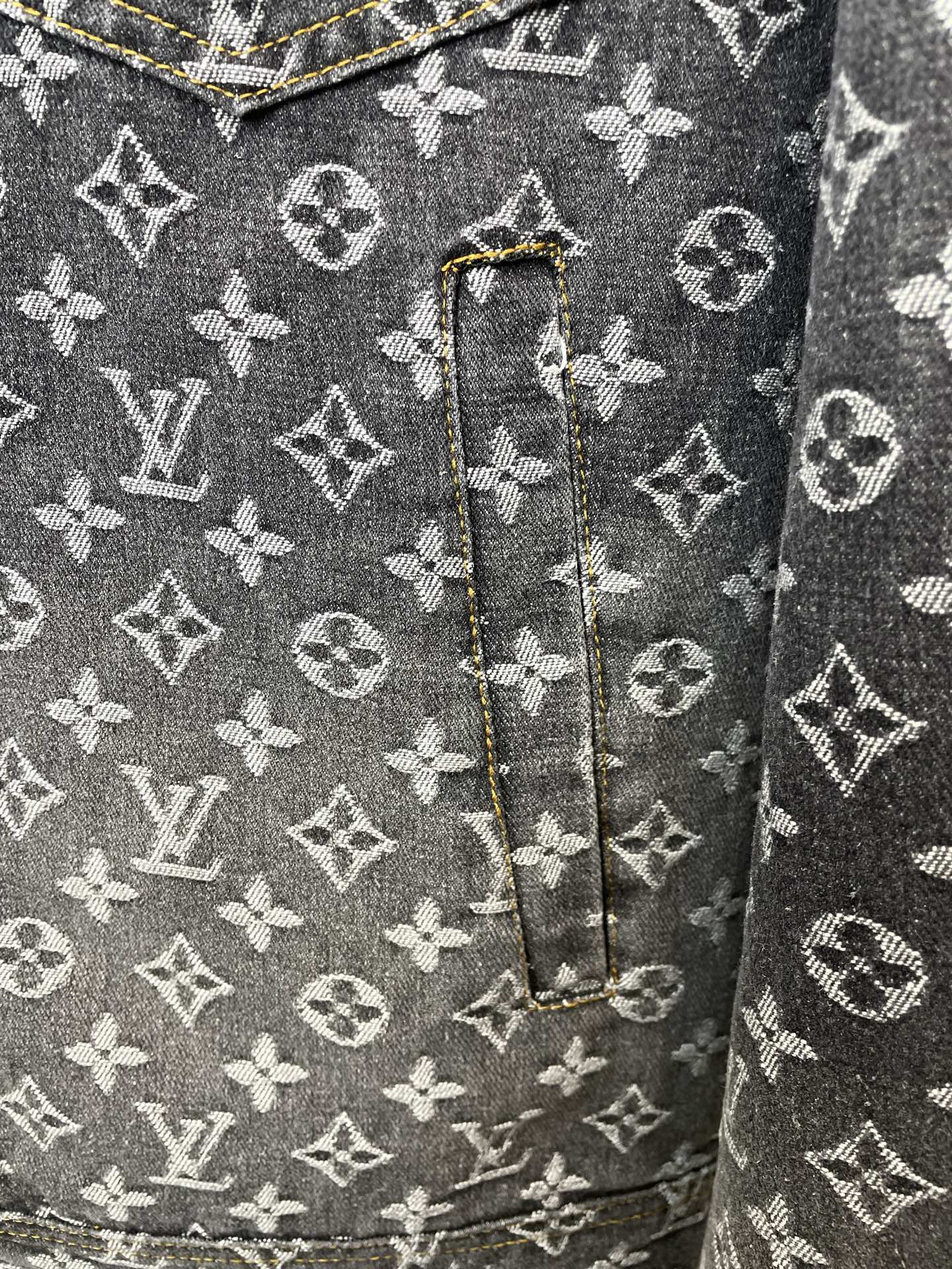 Louis Vuitton Basic Clothing S-m-l-xl