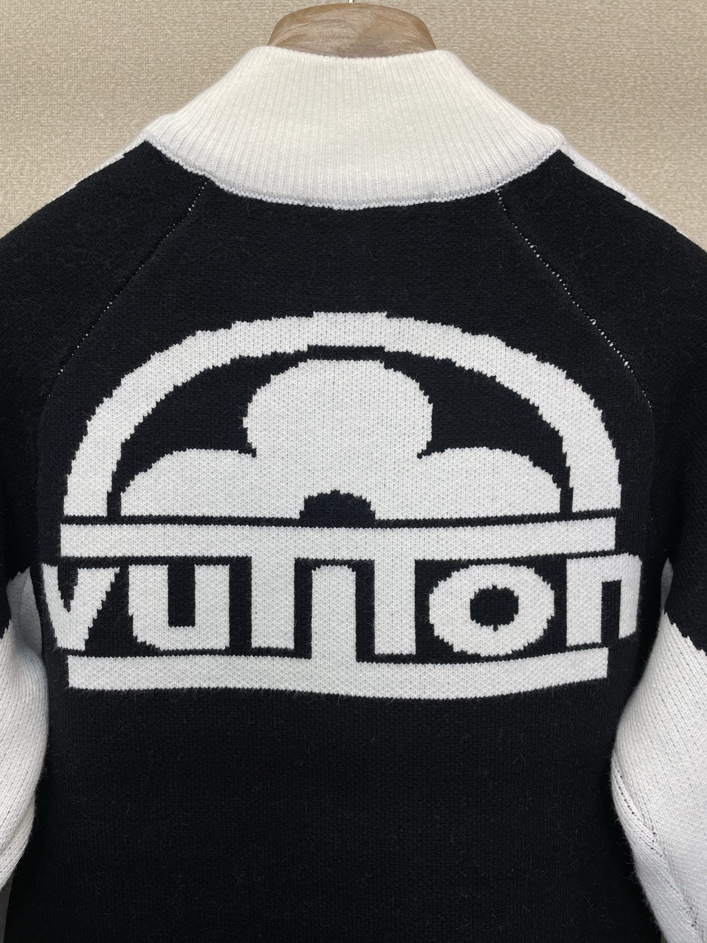 Louis Vuitton Male Basic Clothing S-l
