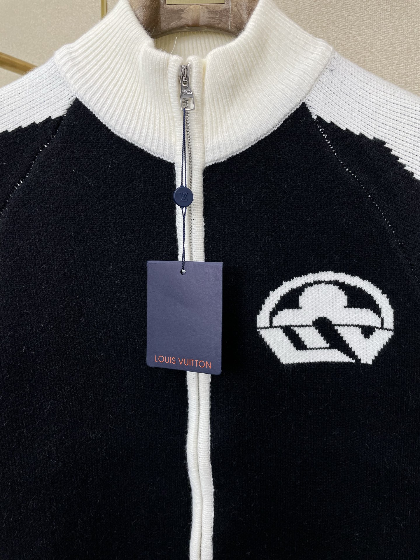 Louis Vuitton Male Basic Clothing S-l