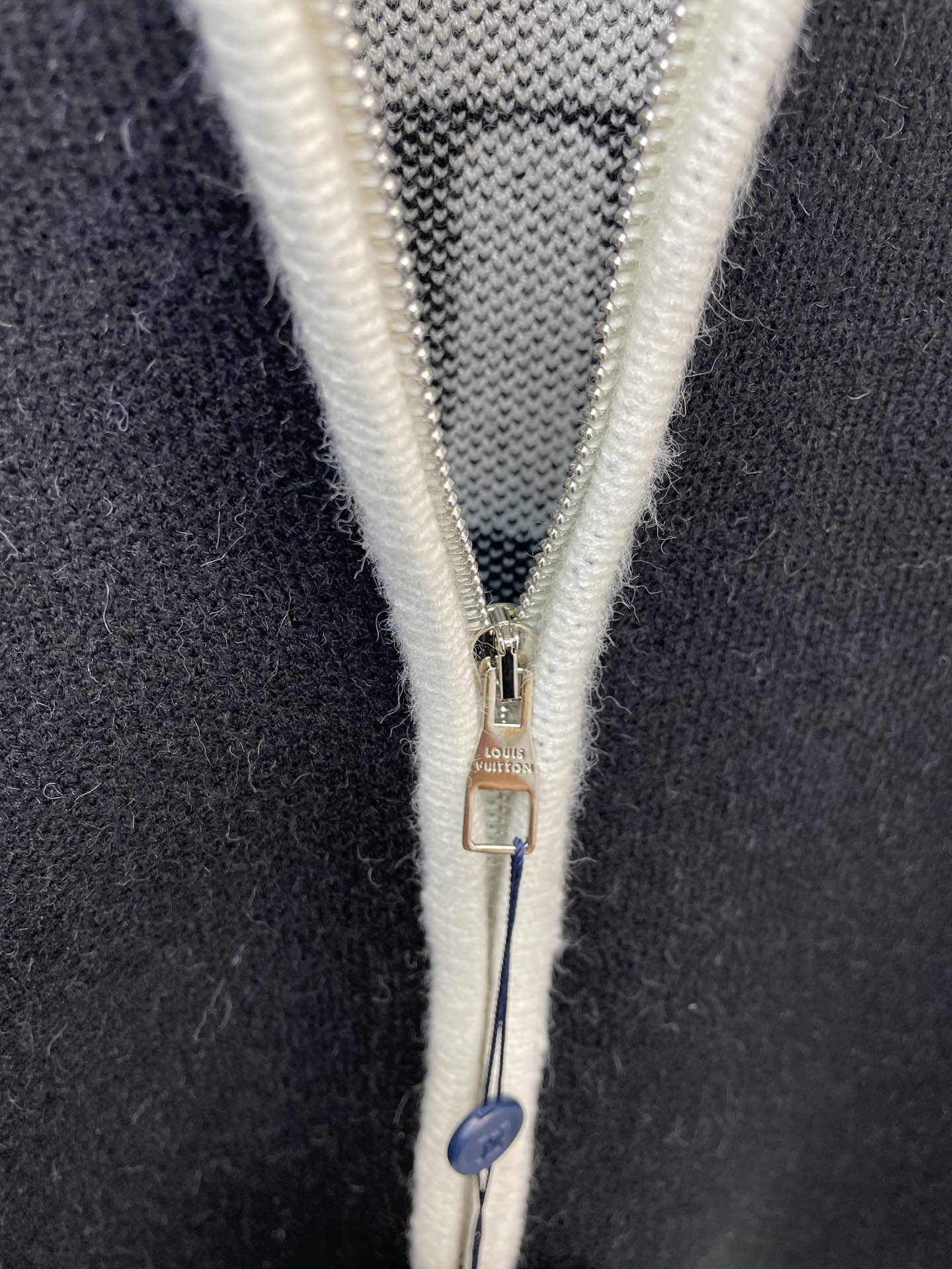 Louis Vuitton Male Basic Clothing S-l