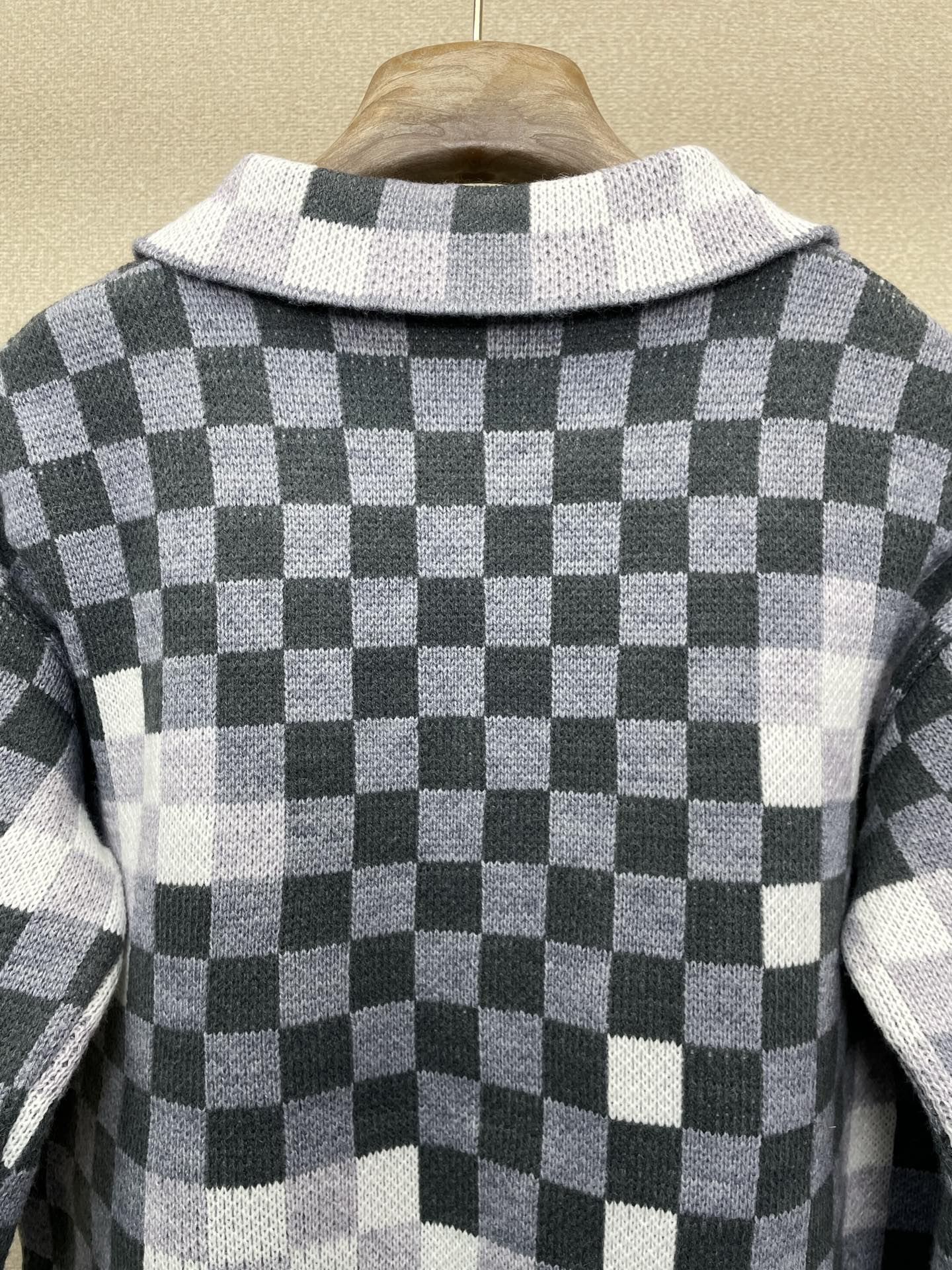 Louis Vuitton Male Basic Clothing S-l