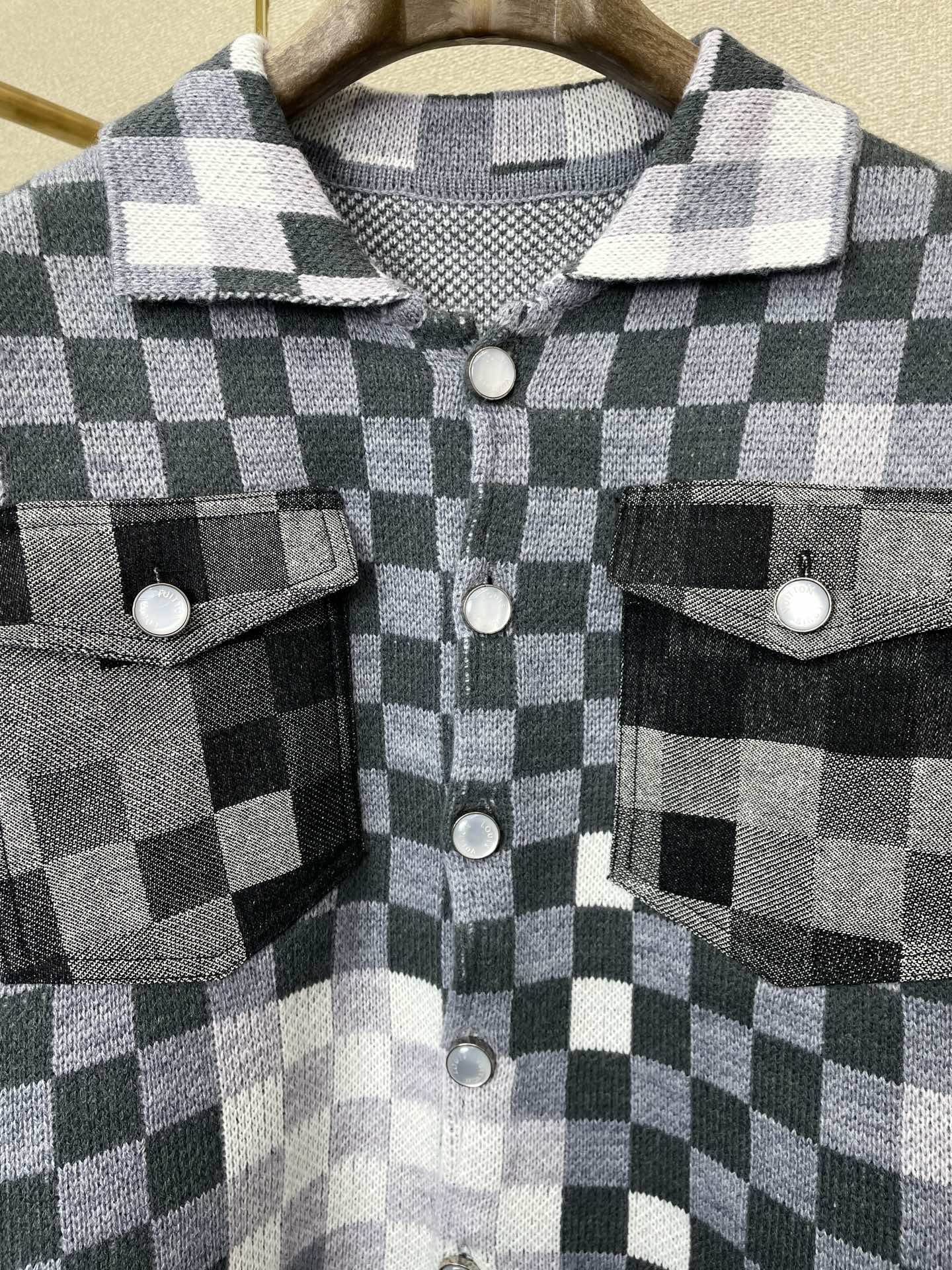 Louis Vuitton Male Basic Clothing S-l