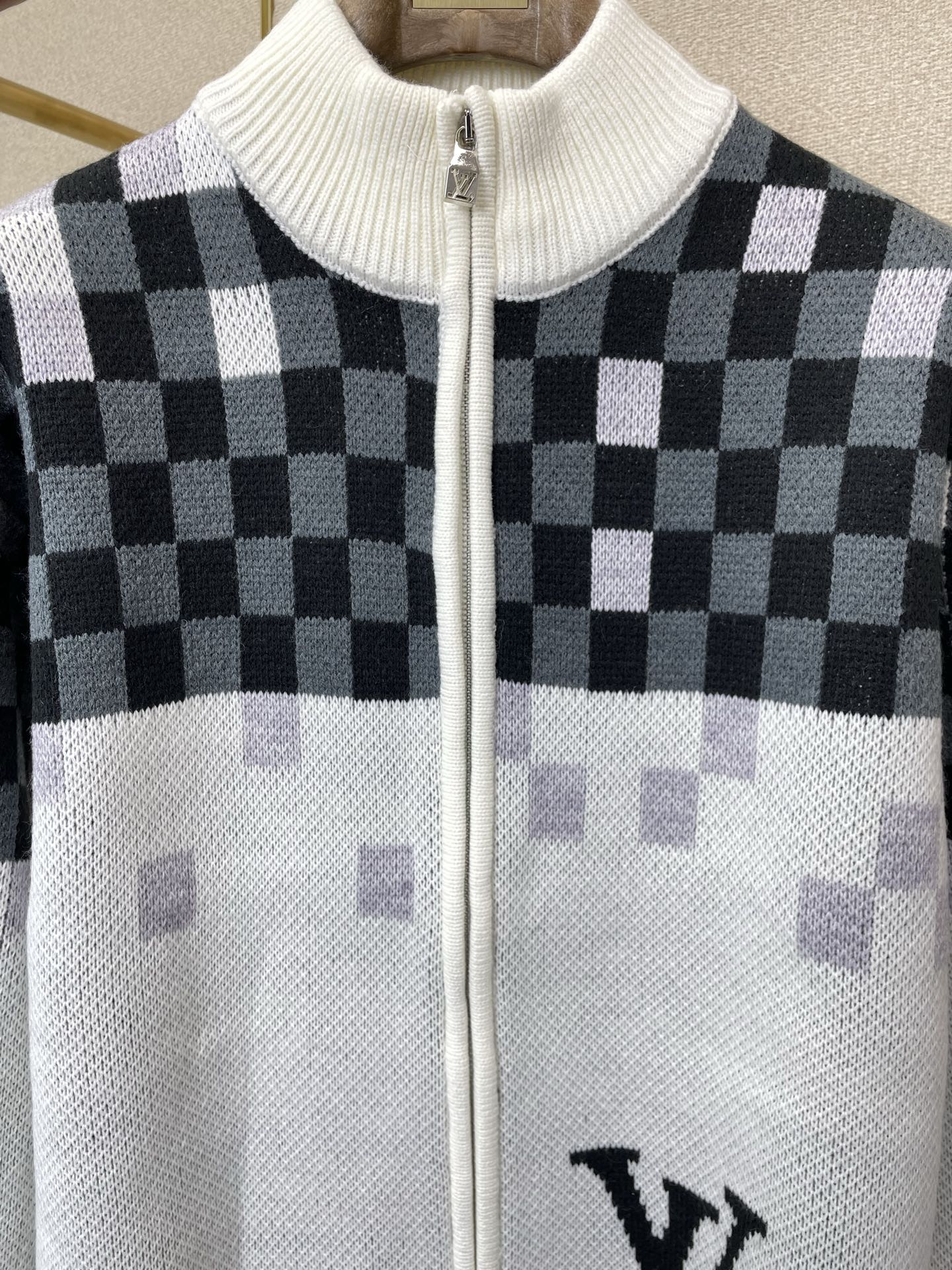 Louis Vuitton Male Basic Clothing S-l