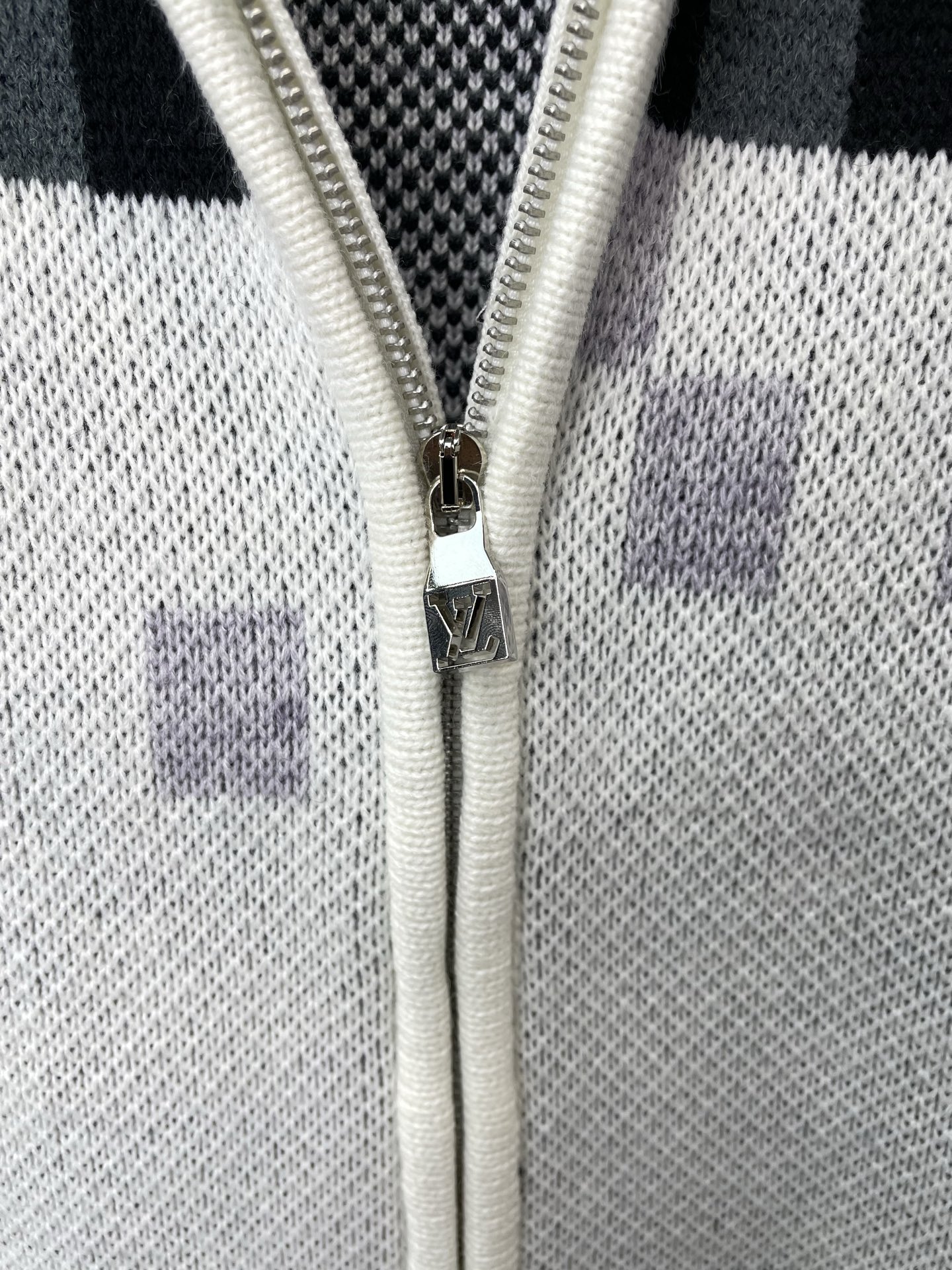 Louis Vuitton Male Basic Clothing S-l