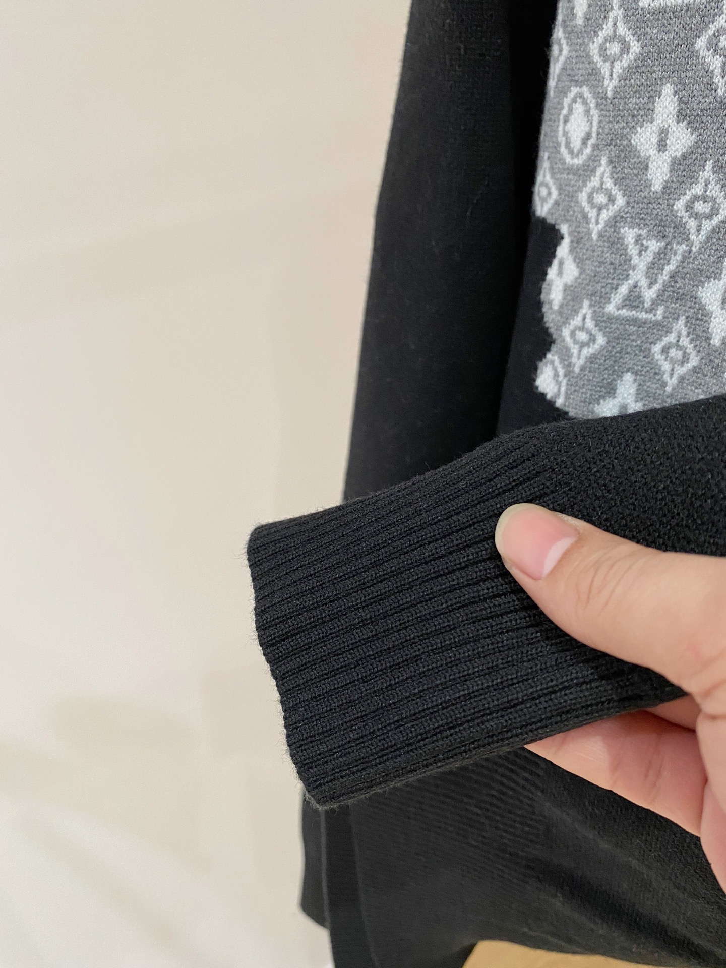 Louis Vuitton Basic Clothing Wool M-l-xl