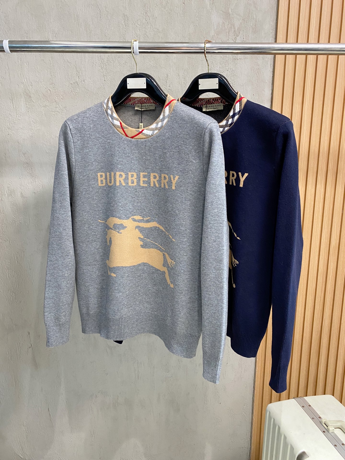 Burberry Basic Clothing Wool M-xl