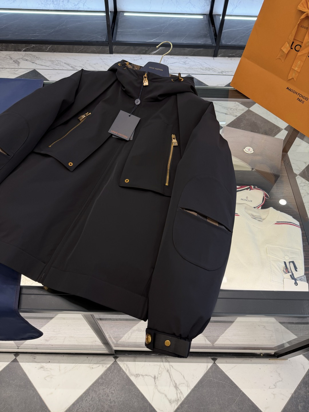Louis Vuitton Down Jacket Hooded S-l