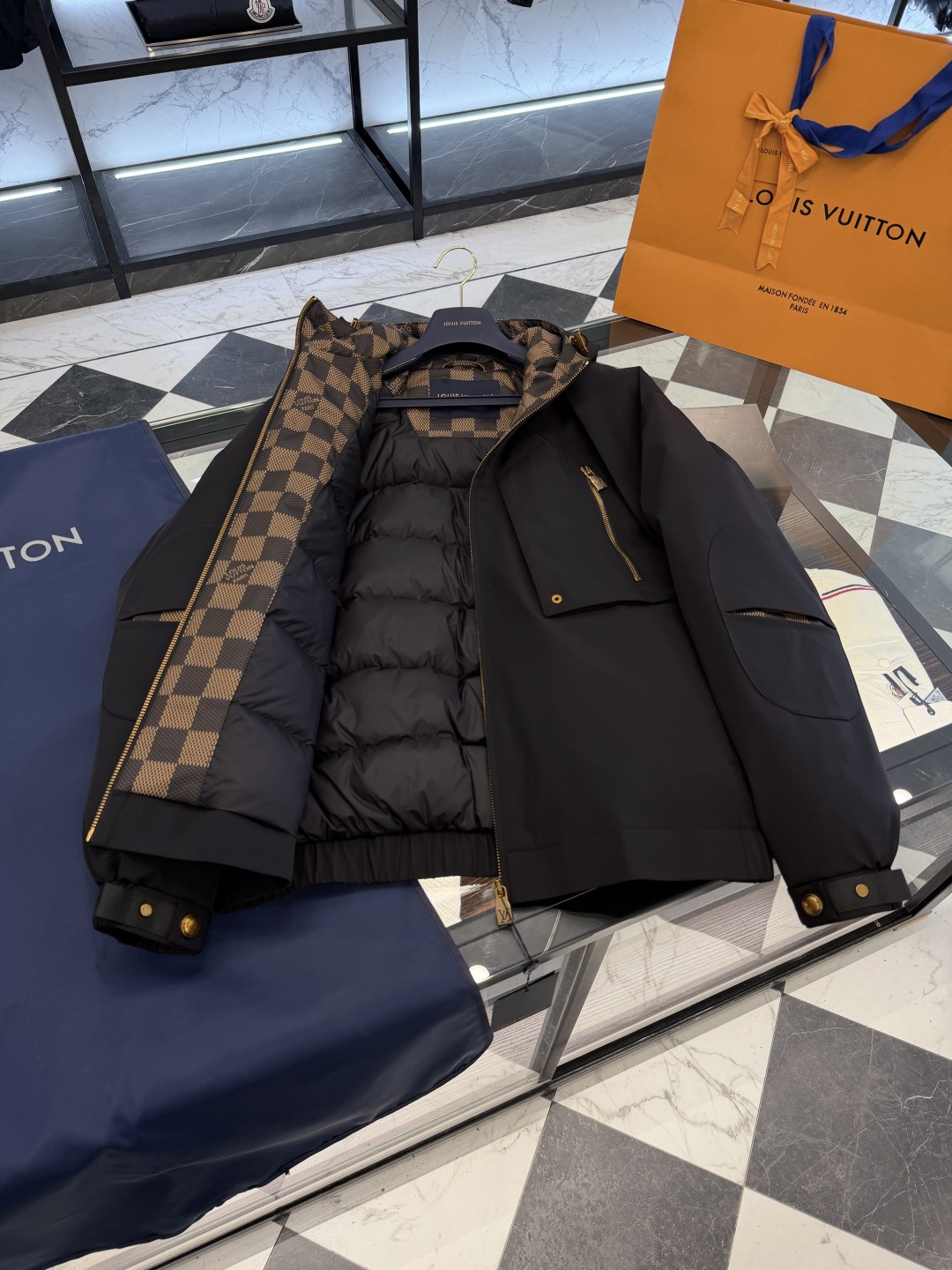 Louis Vuitton Down Jacket Hooded S-l