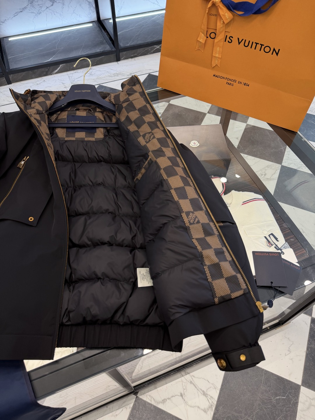 Louis Vuitton Down Jacket Hooded S-l