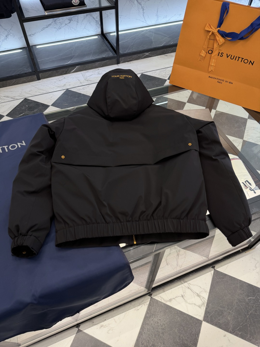 Louis Vuitton Down Jacket Hooded S-l