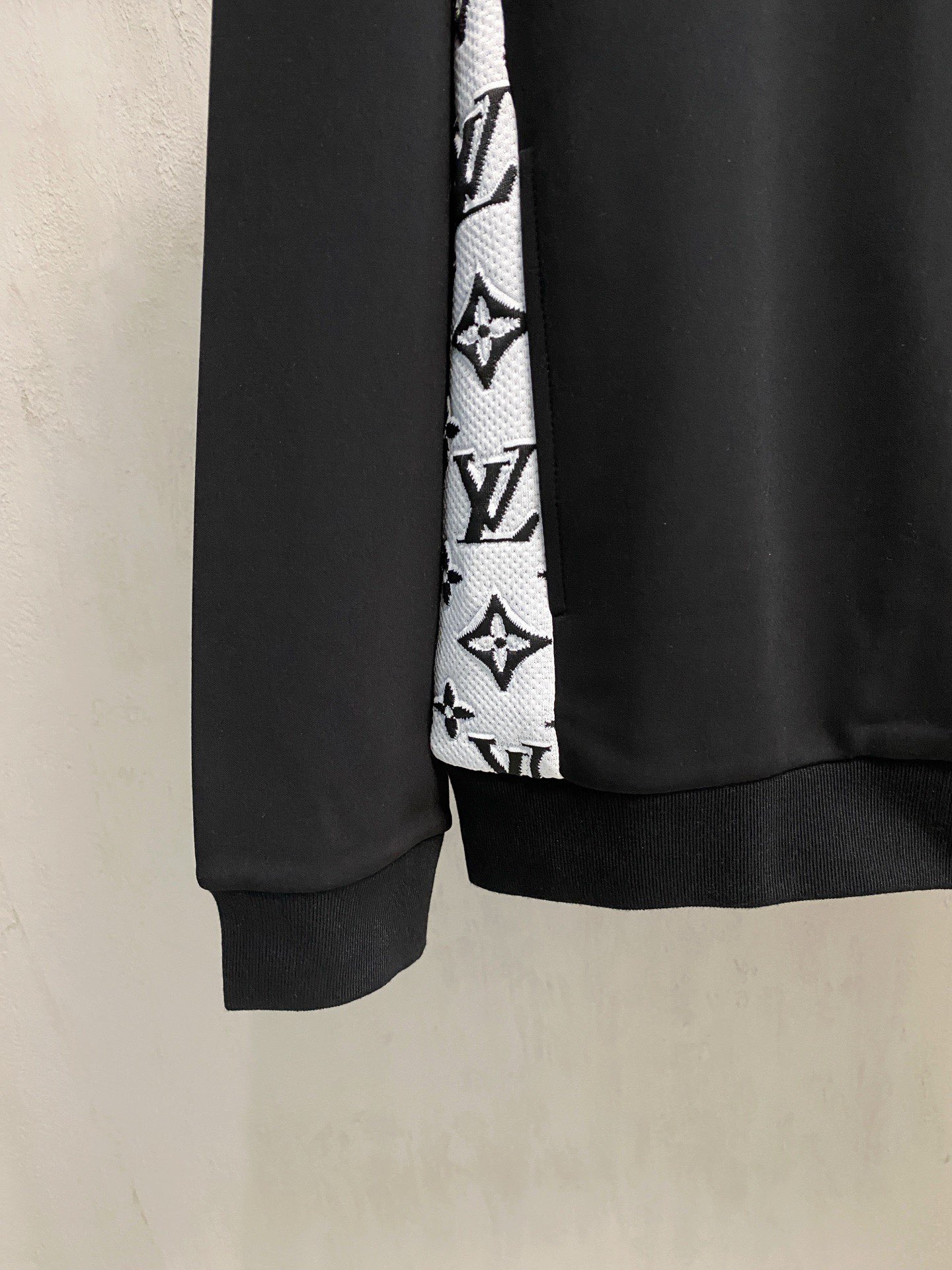 Louis Vuitton Basic Clothing M-l-xl