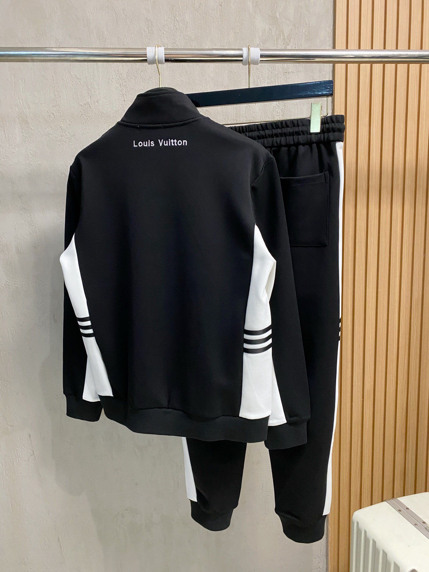 Louis Vuitton Basic Clothing M-l-xl