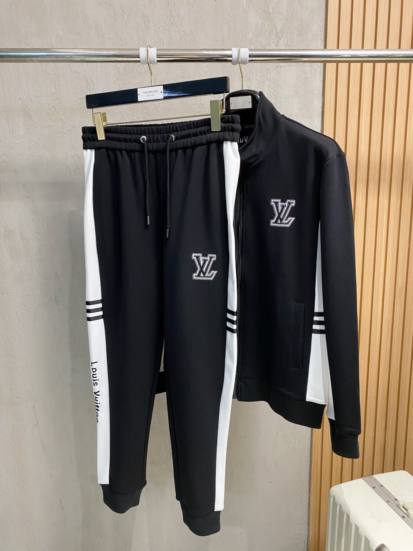 Louis Vuitton Basic Clothing M-l-xl