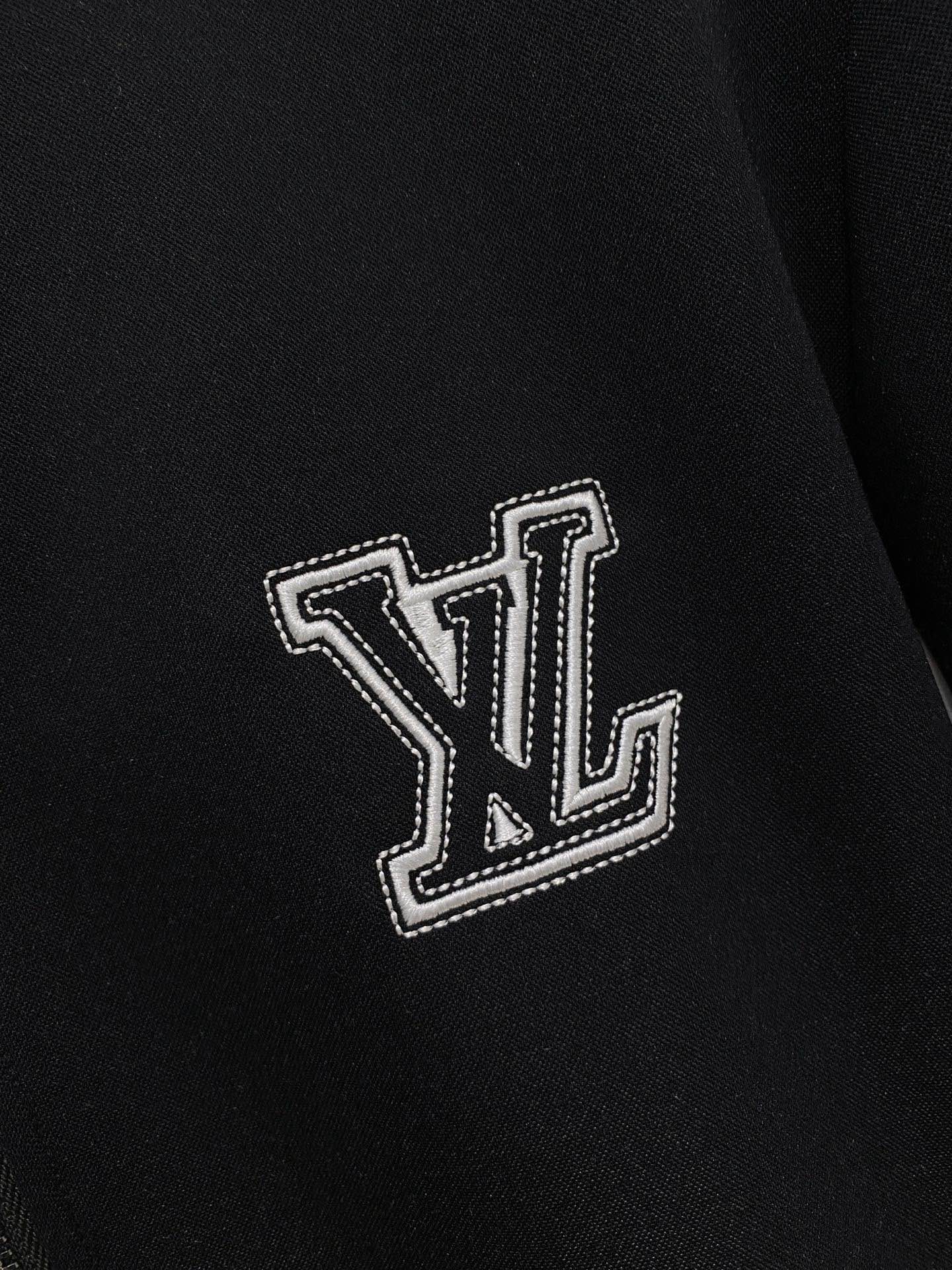 Louis Vuitton Basic Clothing M-l-xl