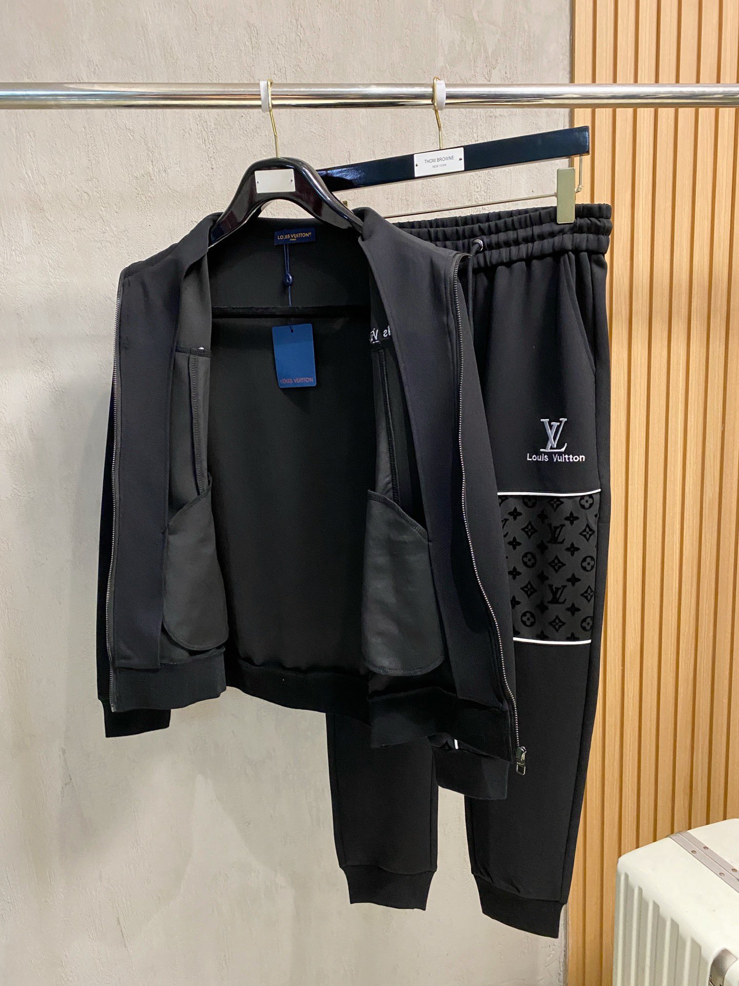 Louis Vuitton Basic Clothing M-l-xl