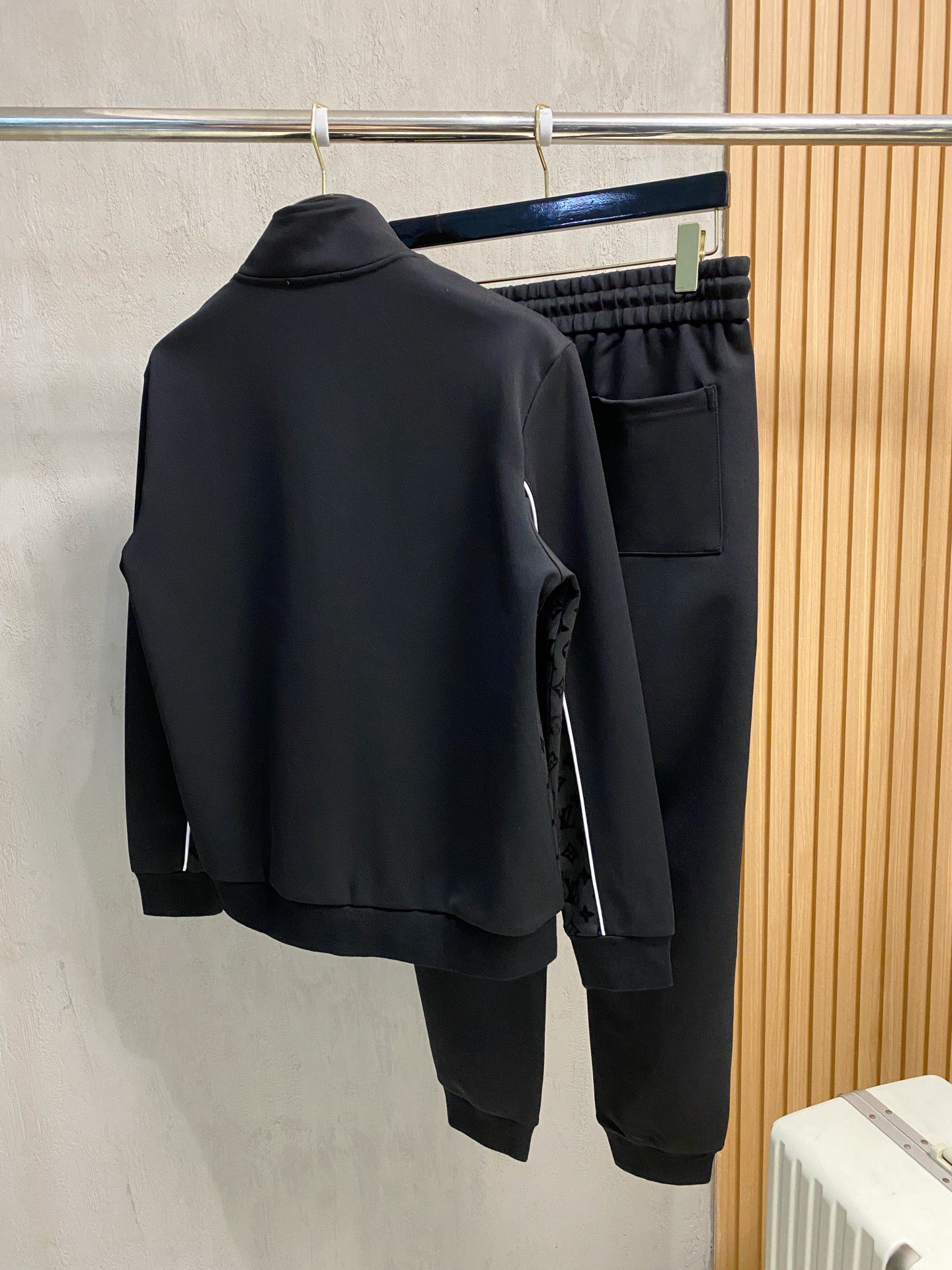 Louis Vuitton Basic Clothing M-l-xl