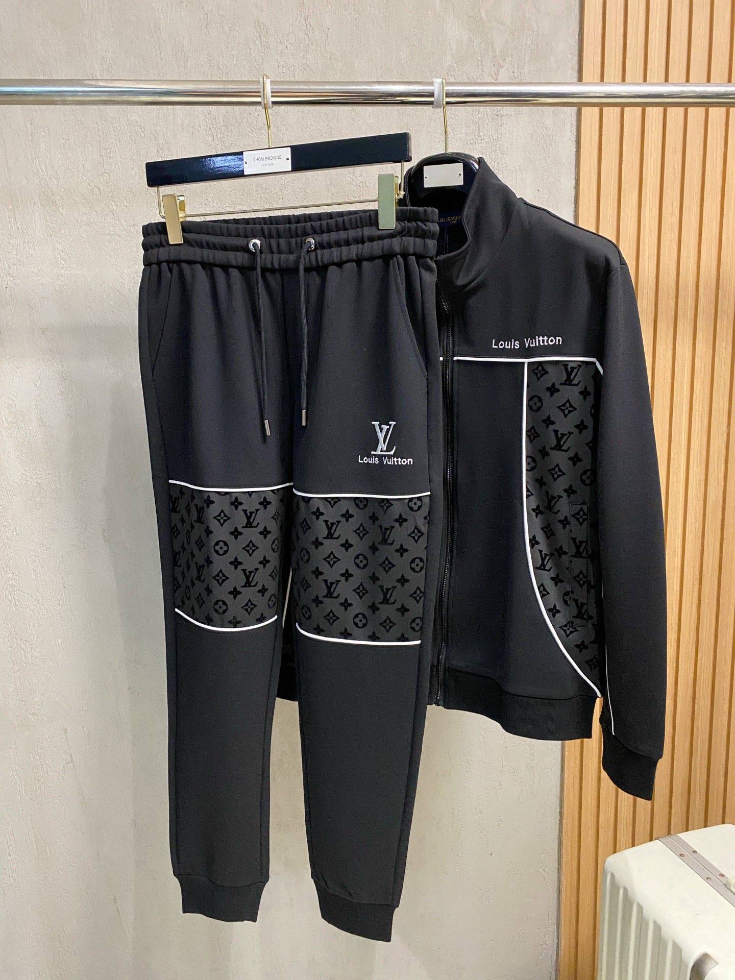 Louis Vuitton Basic Clothing M-l-xl