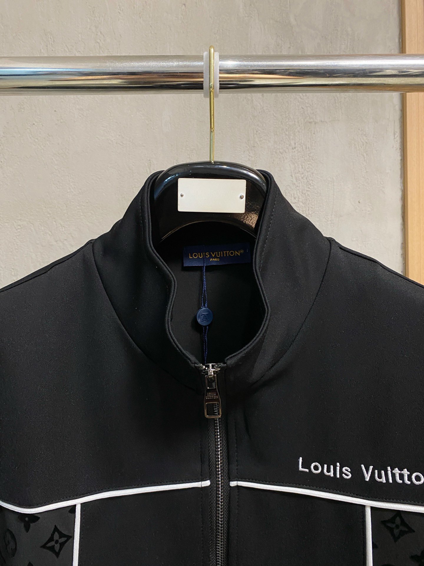 Louis Vuitton Basic Clothing M-l-xl
