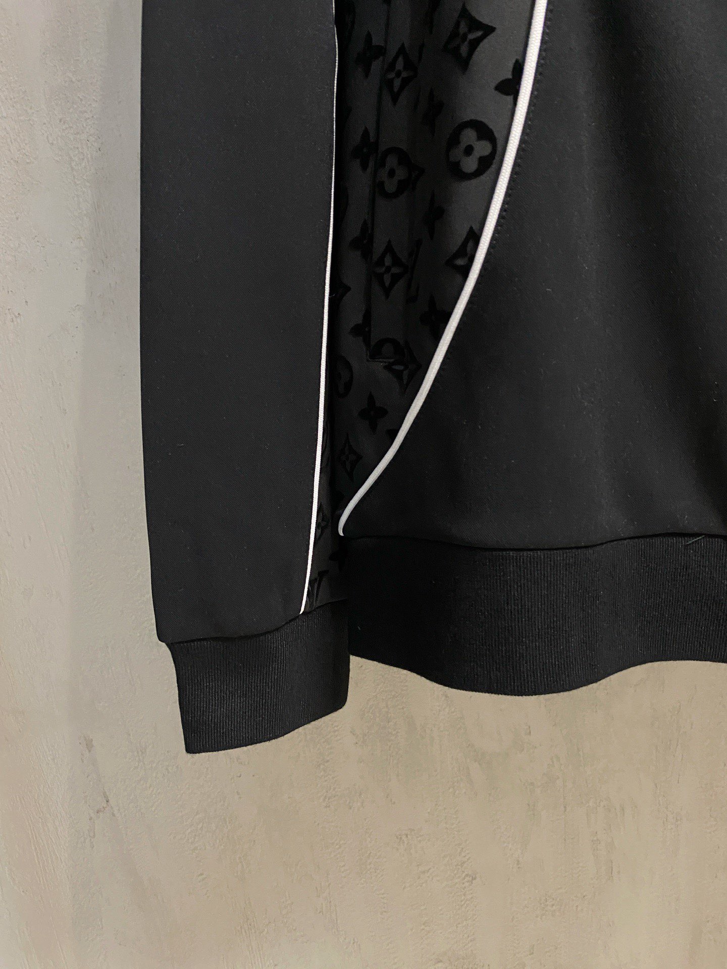 Louis Vuitton Basic Clothing M-l-xl