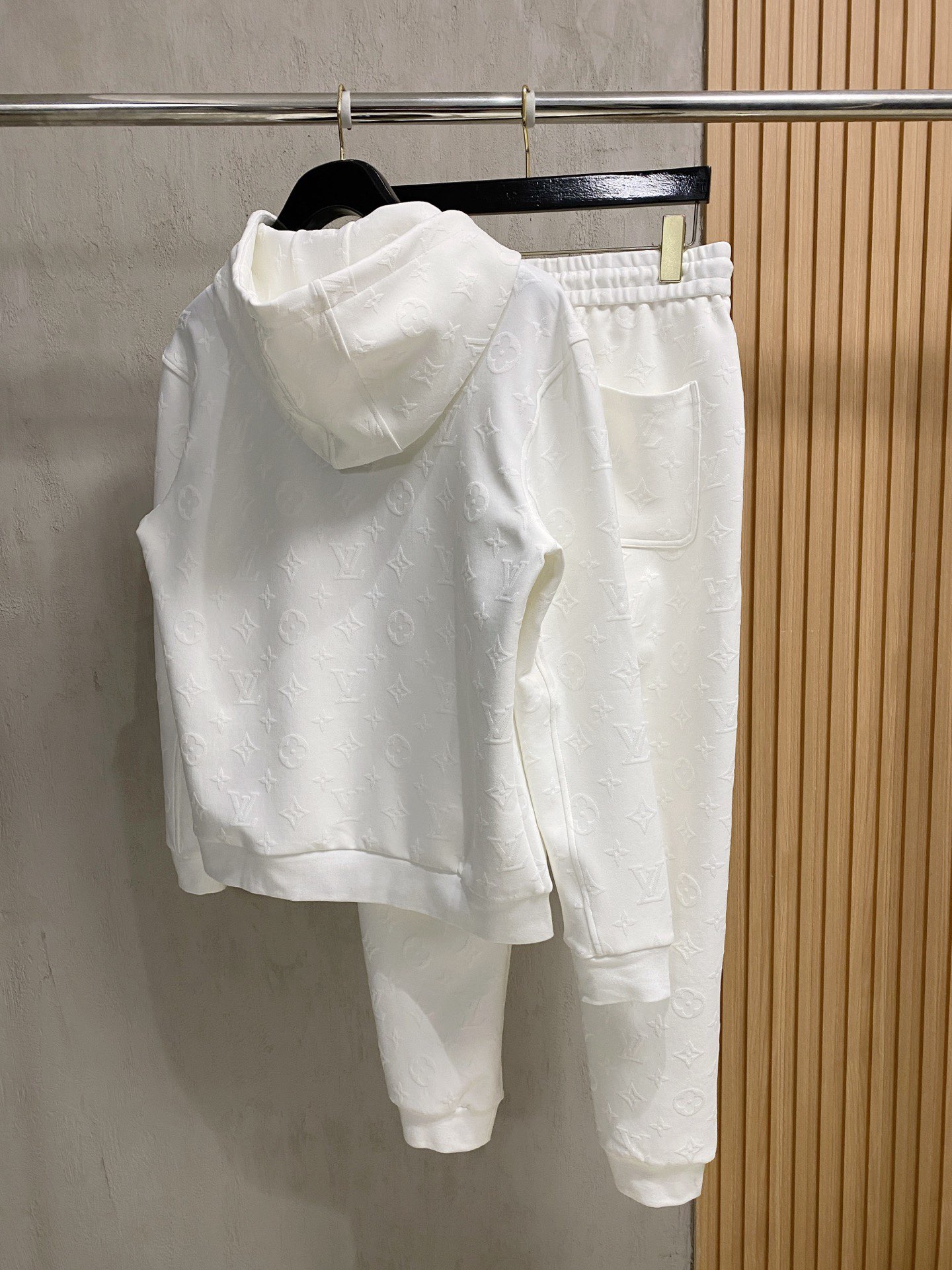 Louis Vuitton Basic Clothing M-l-xl