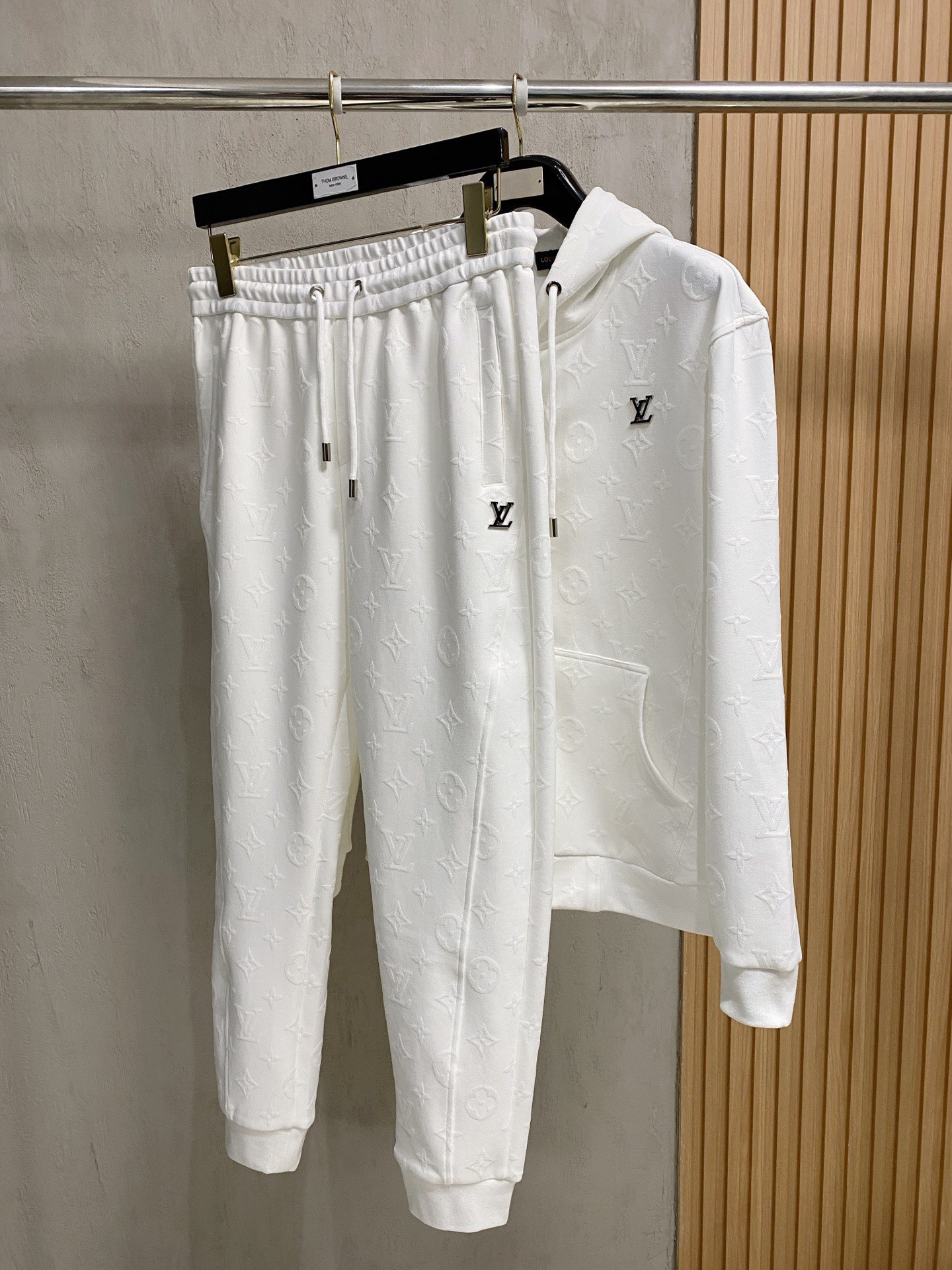 Louis Vuitton Basic Clothing M-l-xl