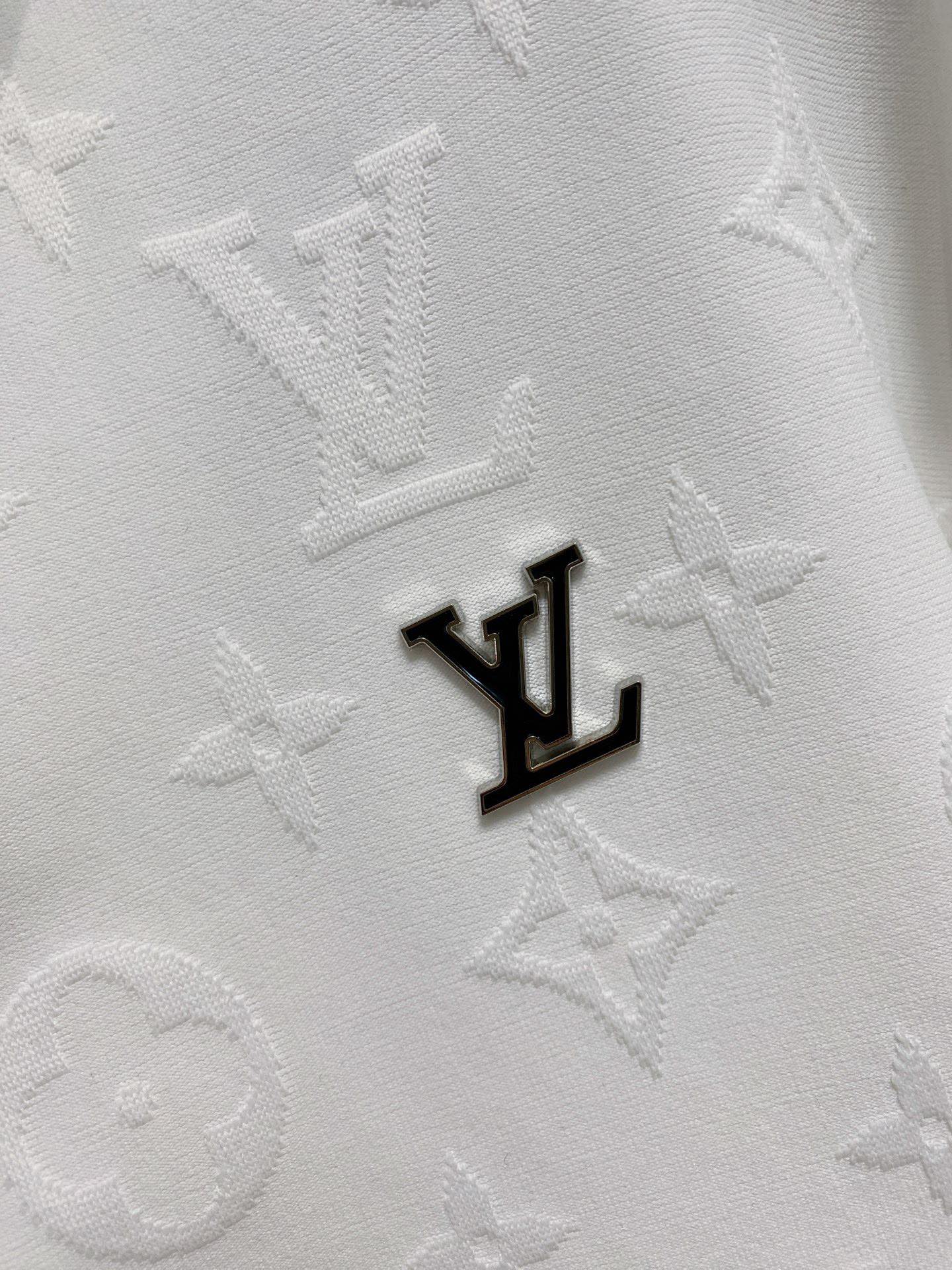 Louis Vuitton Basic Clothing M-l-xl