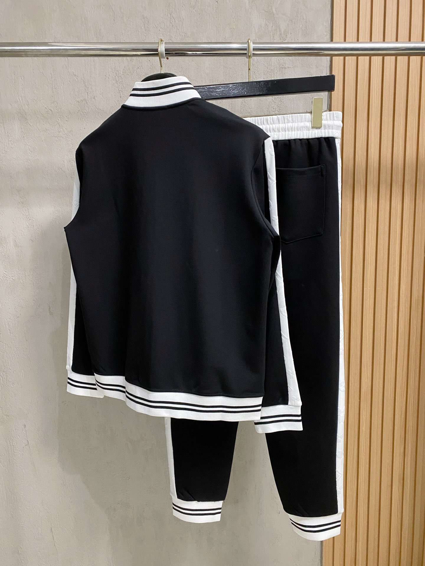 Louis Vuitton Basic Clothing M-l-xl