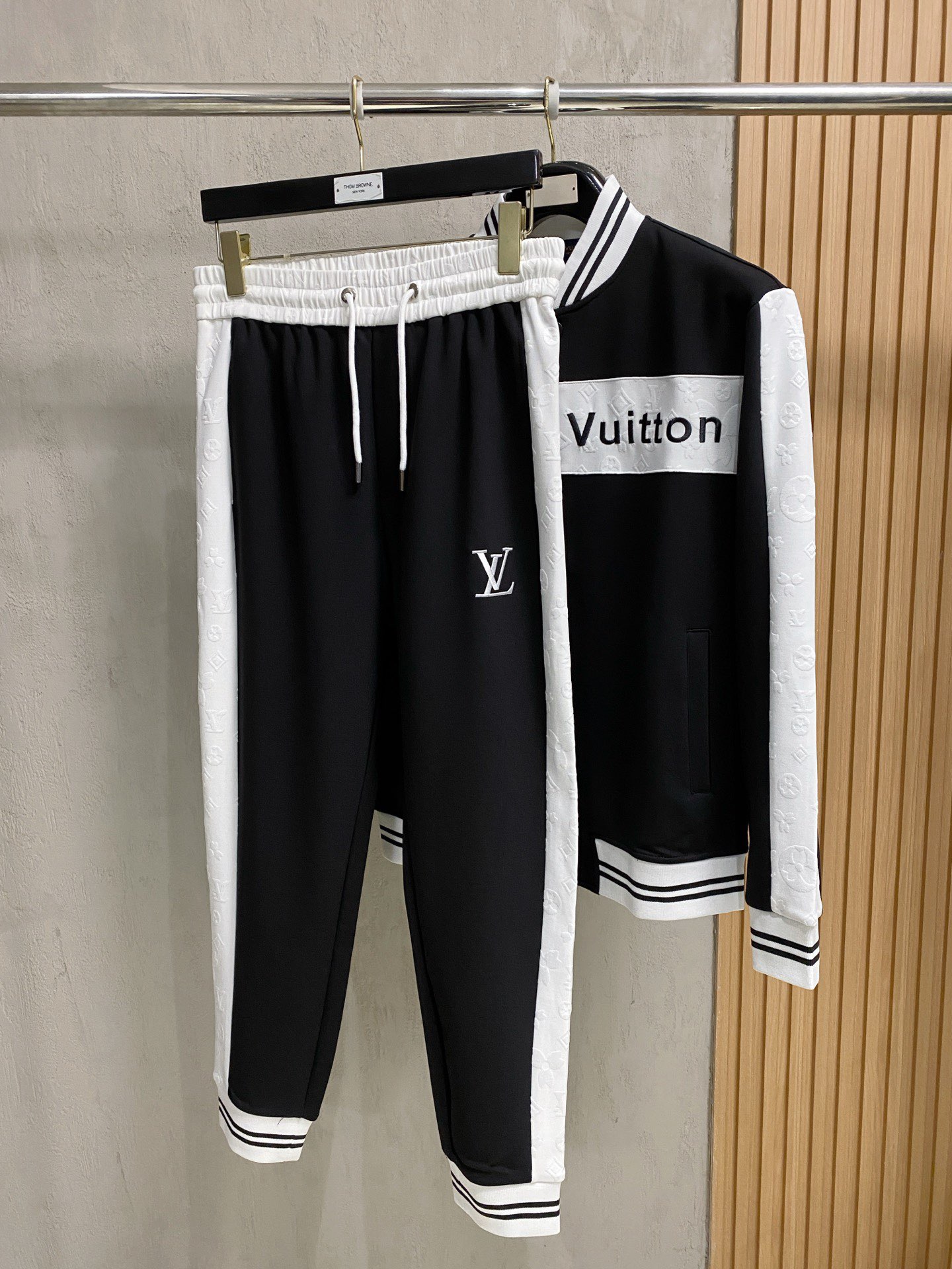 Louis Vuitton Basic Clothing M-l-xl