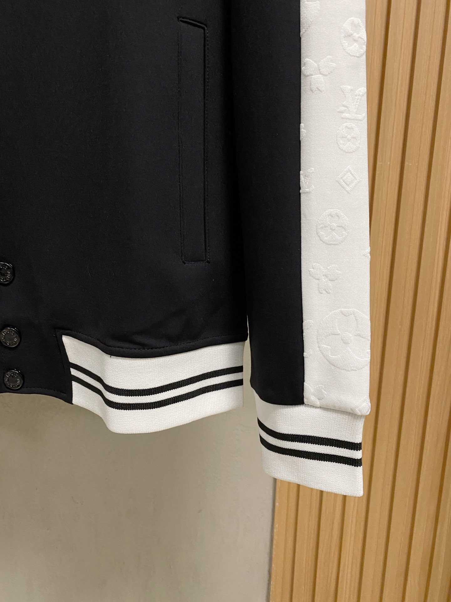 Louis Vuitton Basic Clothing M-l-xl