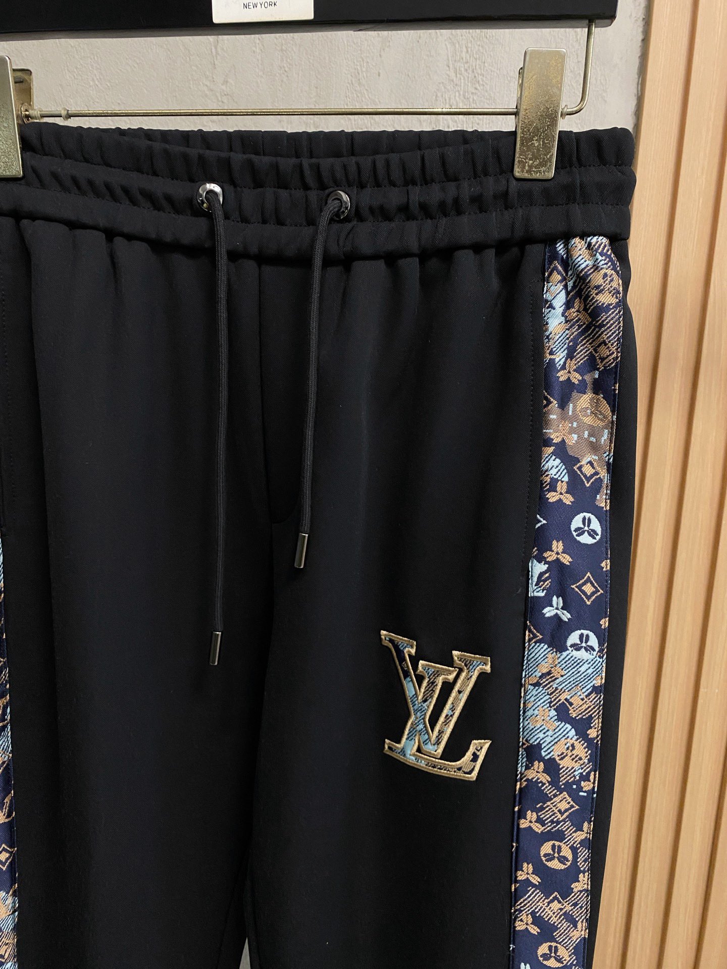 Louis Vuitton Basic Clothing M-l-xl