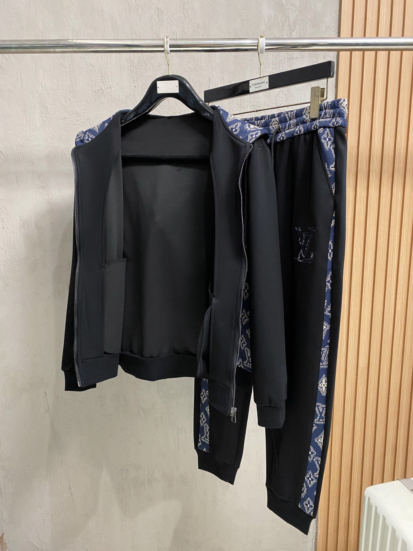 Louis Vuitton Basic Clothing M-l-xl