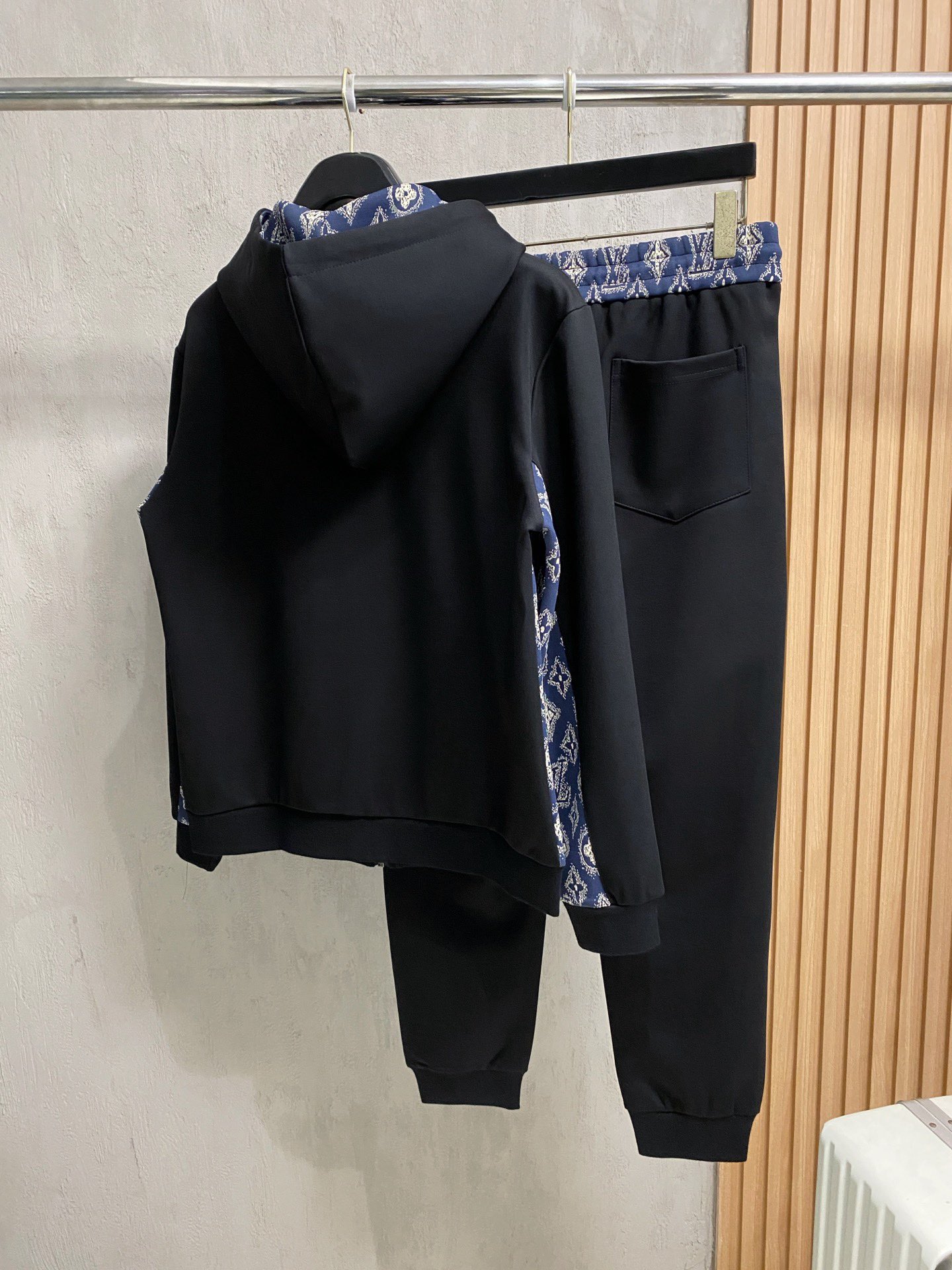 Louis Vuitton Basic Clothing M-l-xl