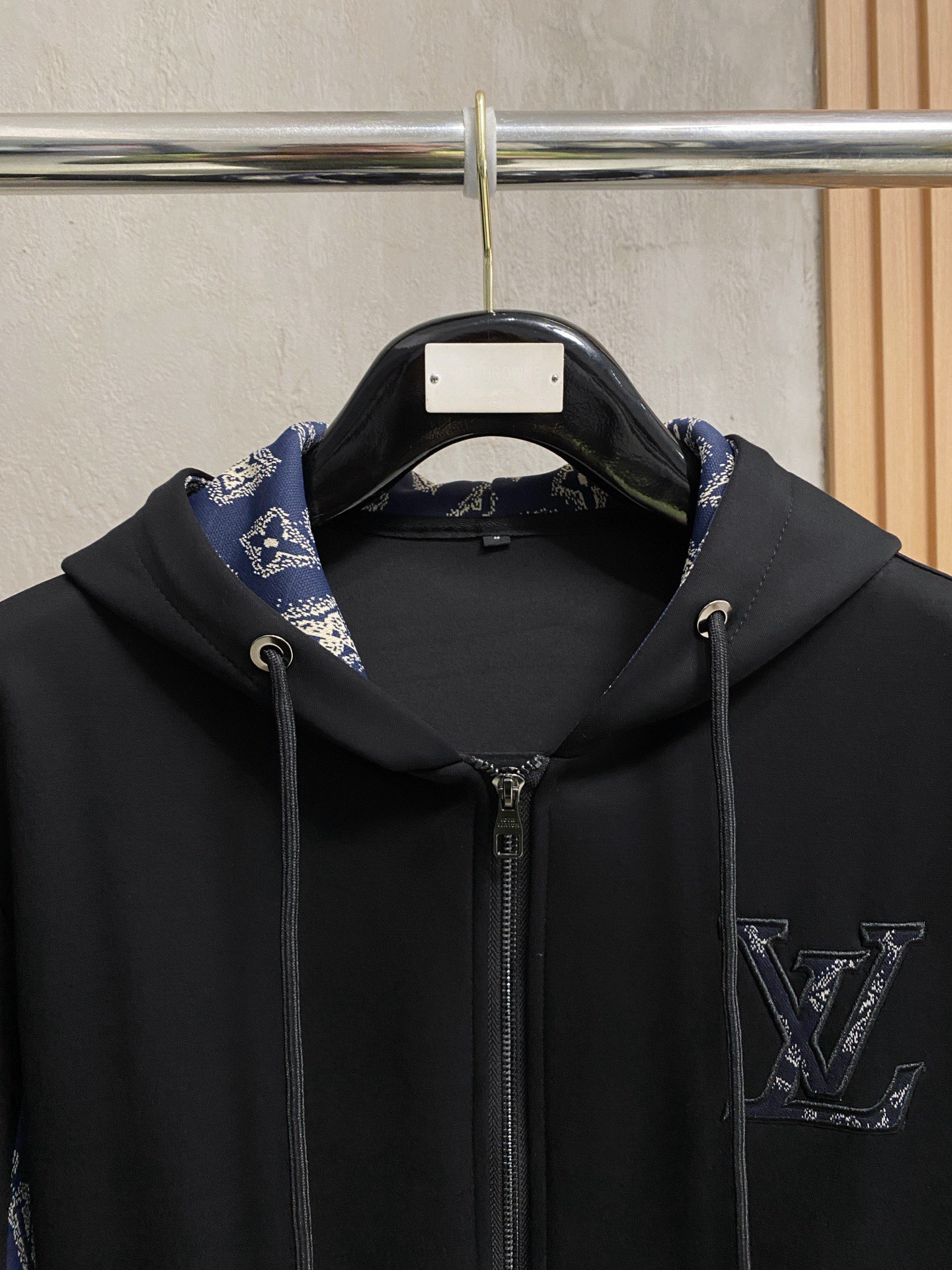 Louis Vuitton Basic Clothing M-l-xl
