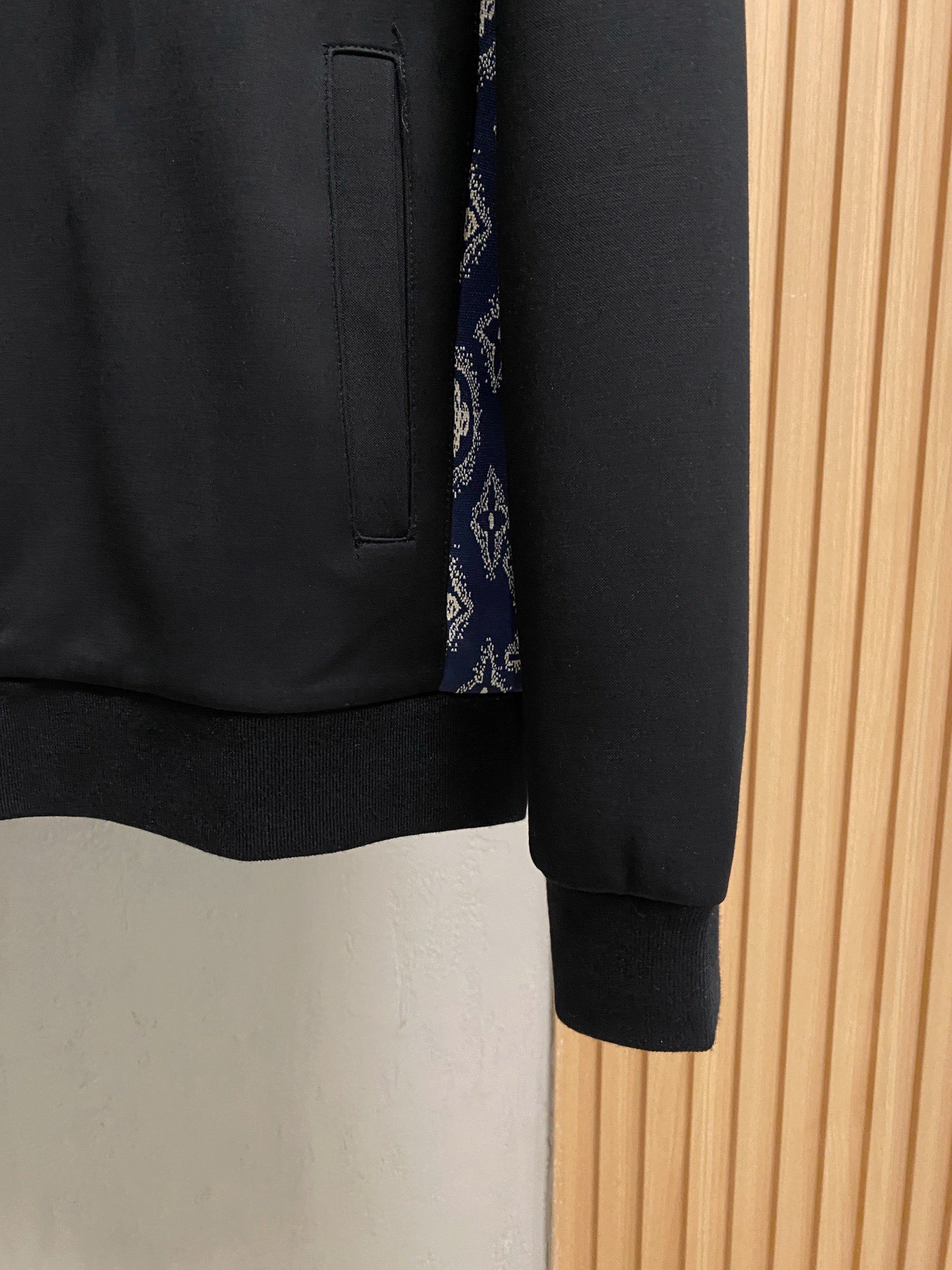 Louis Vuitton Basic Clothing M-l-xl