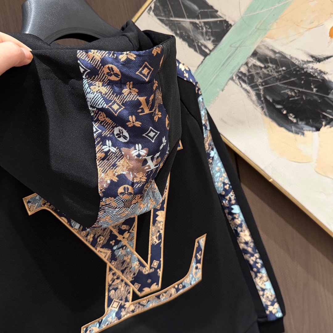 Louis Vuitton Basic Clothing M-l-xl