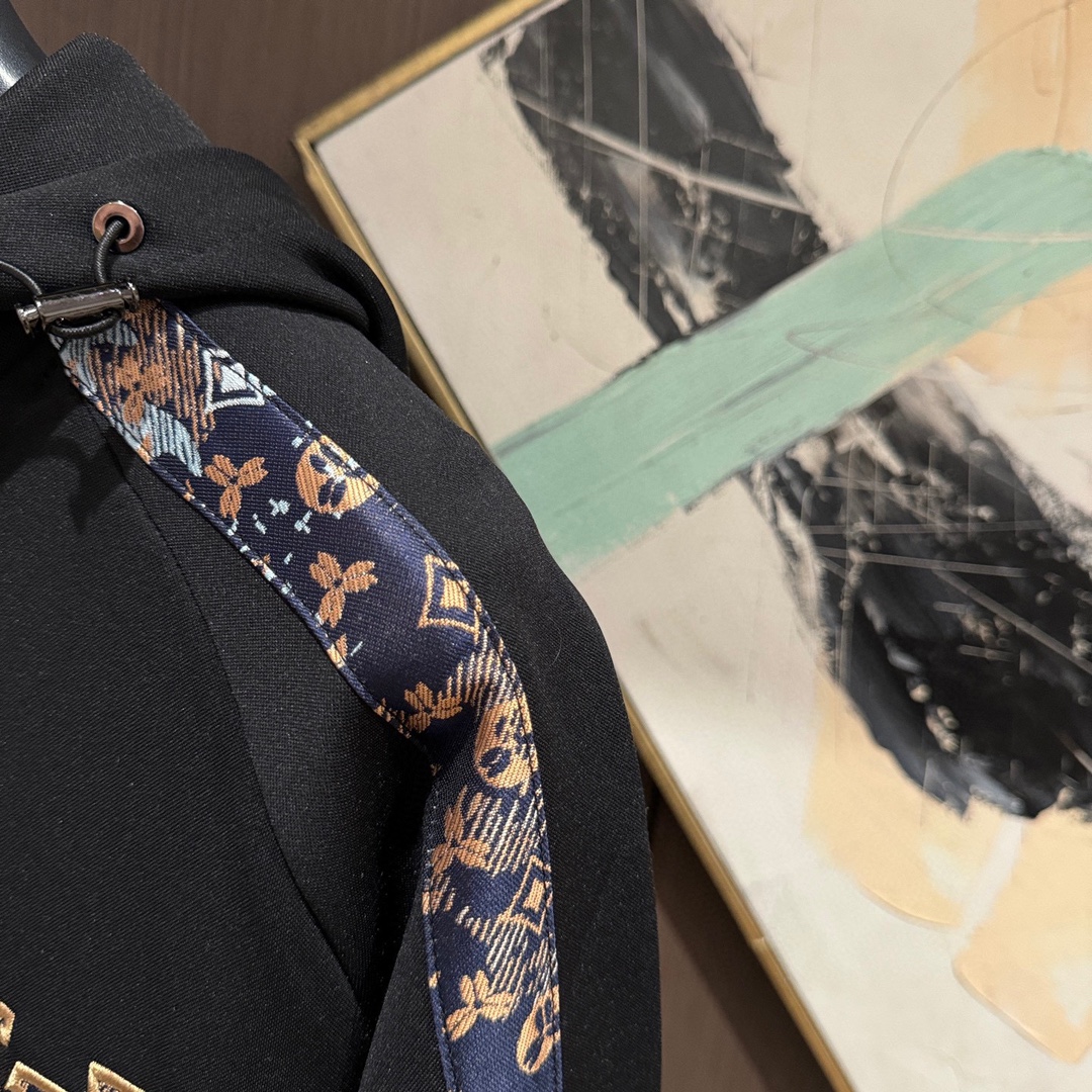 Louis Vuitton Basic Clothing M-l-xl