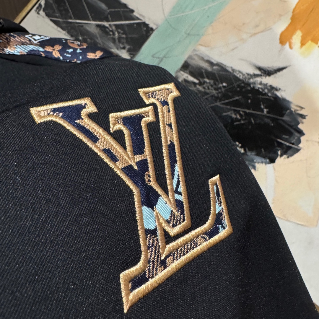 Louis Vuitton Basic Clothing M-l-xl
