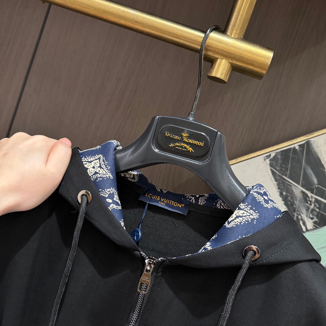 Louis Vuitton Basic Clothing M-l-xl