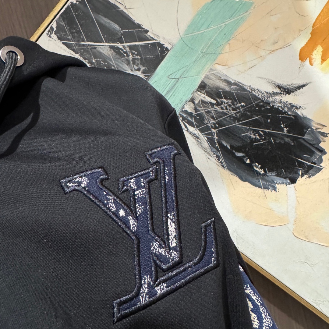 Louis Vuitton Basic Clothing M-l-xl
