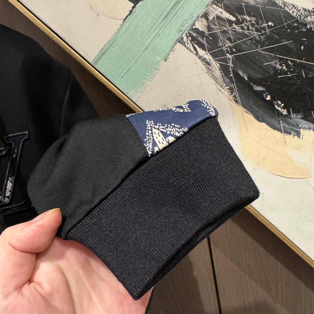 Louis Vuitton Basic Clothing M-l-xl